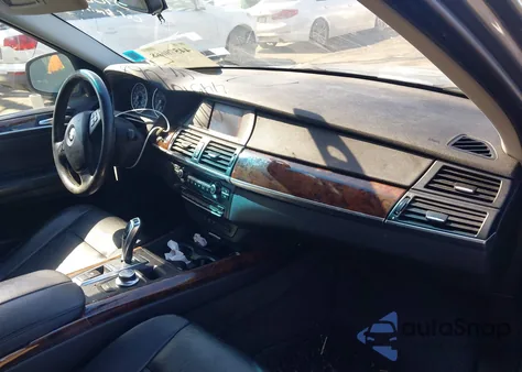 2007 BMW X5 4.8I z USA, uszkodzony, nr VIN 5UXFE83517LZ38338